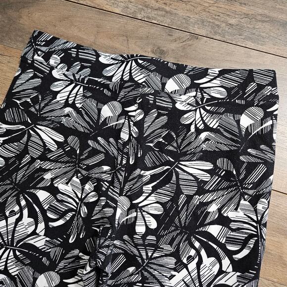 Chico's Travelers Womens Pants High Rise Black White Floral Ankle Pull On Medium - Picture 10 of 16